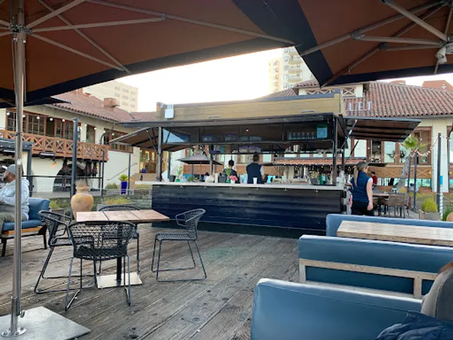 The Lake Chalet Seafood Bar & Grill