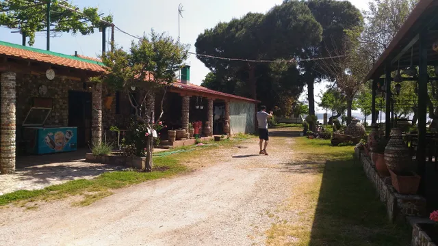 Eleni Restaurant Bar GuestHouse