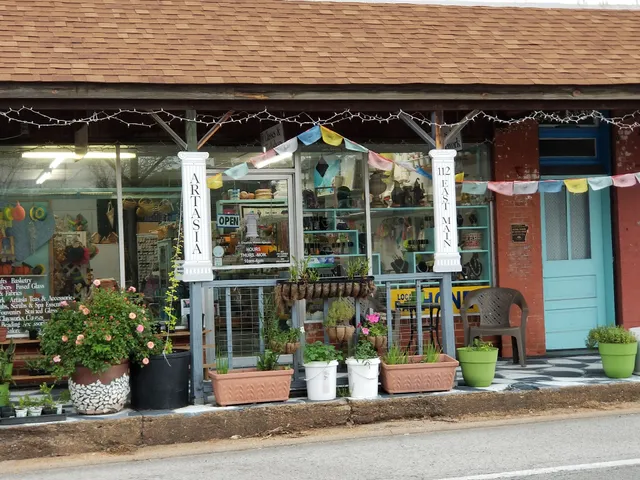 Spring River Art Gallery