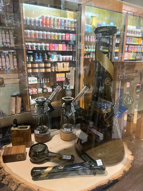 Dave’s Not Here Smoke Shop Warsaw IL