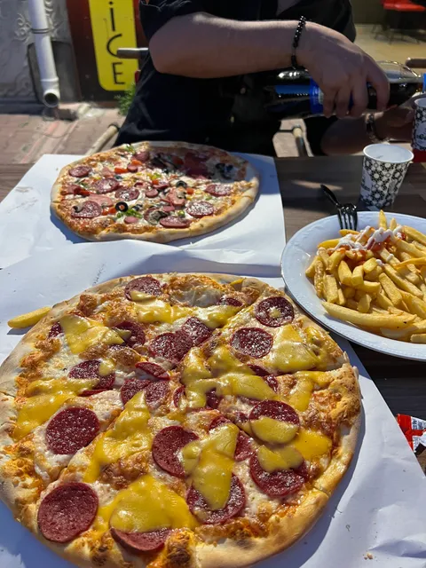 Pizza Service (KILINÇARSLAN-ŞEFİKCAN)