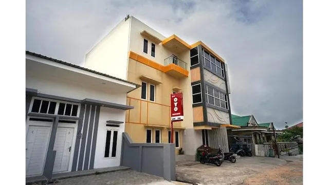 OYO 2193 Mama's House