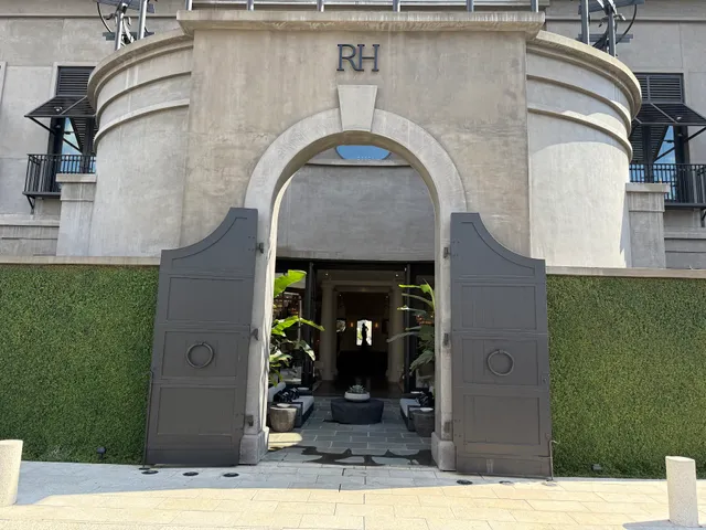 RH Houston | The Gallery at Highland Village