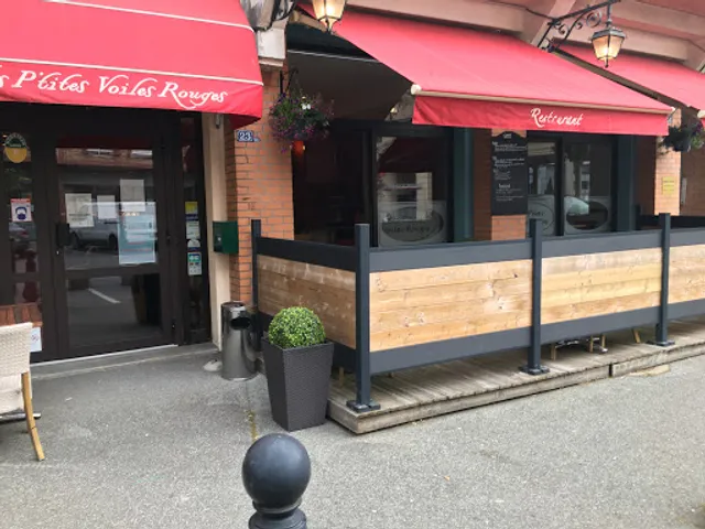 Les petites voiles rouges