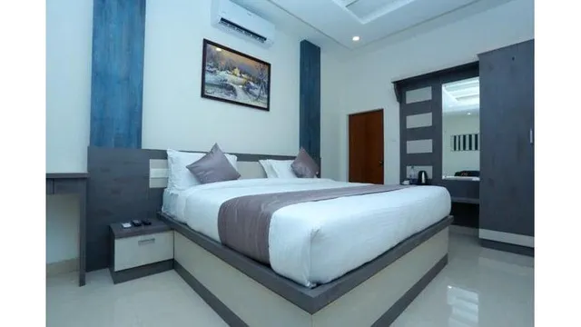 OYO 10278 Hotel Caprice Residency