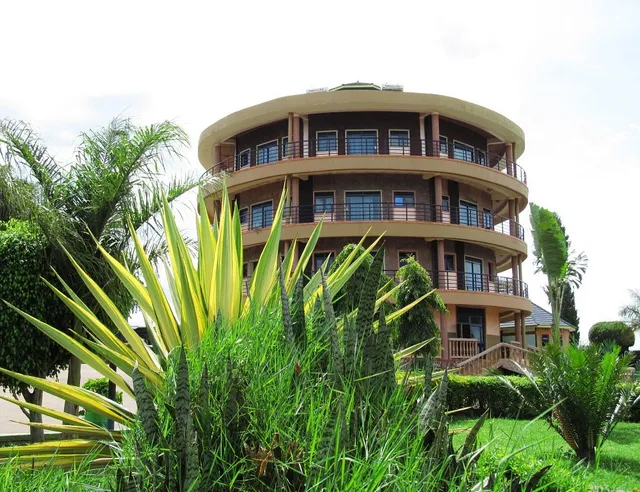 Tooro Royal Cottages Hotel