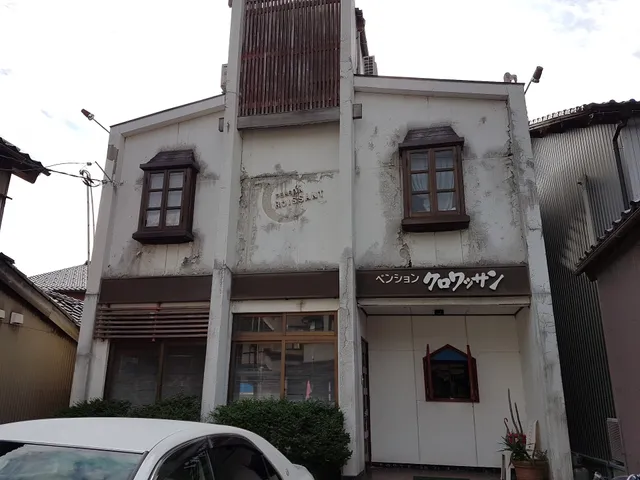 Croissant Budget Japanese inn