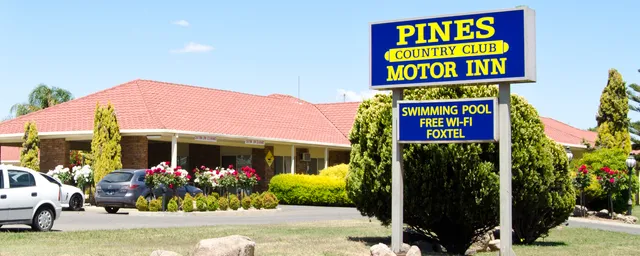 Pines Country Club Motor Inn