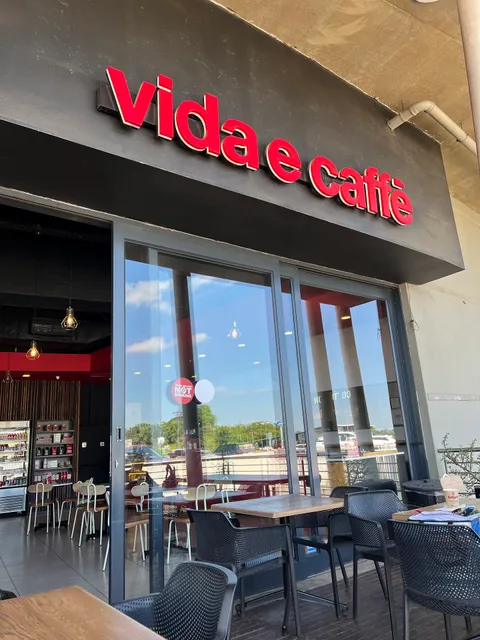vida e caffè Watercrest Mall