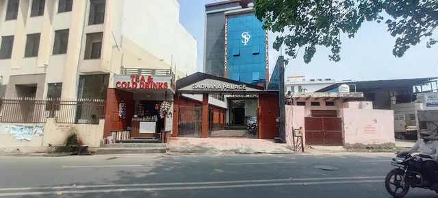 Hotel Sadhana Palace