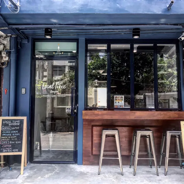 Local Time Bangkok Hostel & Cafe