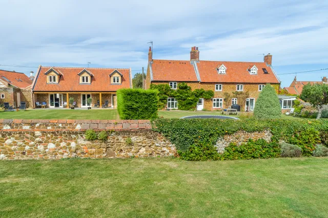 Cliff Farmhouse B&B Suites