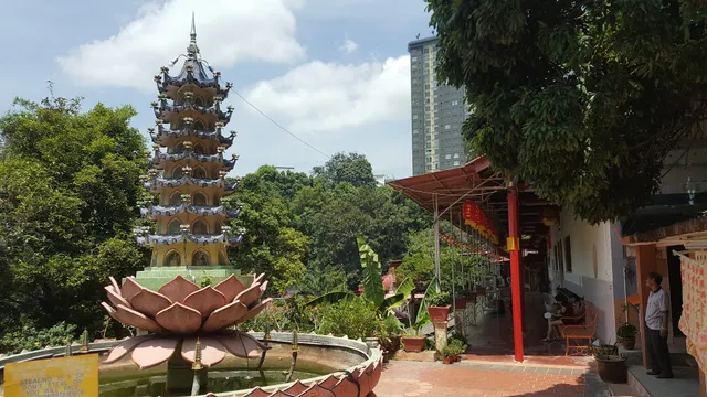 Mt. Erskine Guan Yin Si 檳城白雲山觀音寺