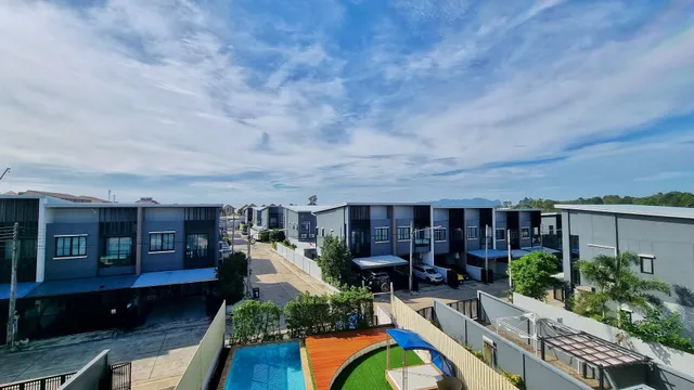 La La Moon Krabi Poshtel’n’ Pool