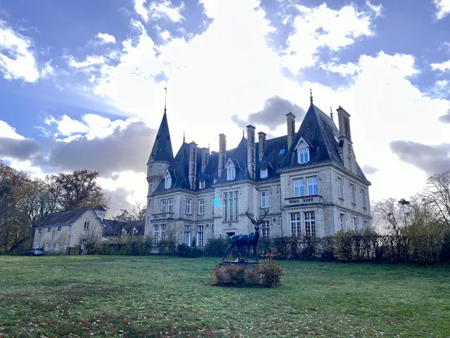 Chateau de la Breviere Left wing