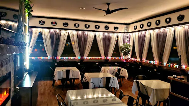 Lola's Int'l Kitchen