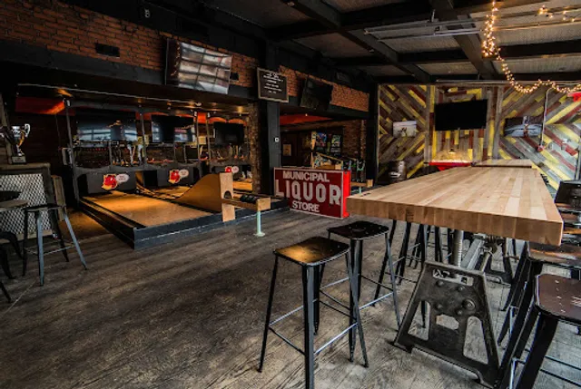 HI and DRY Bowling & Beer