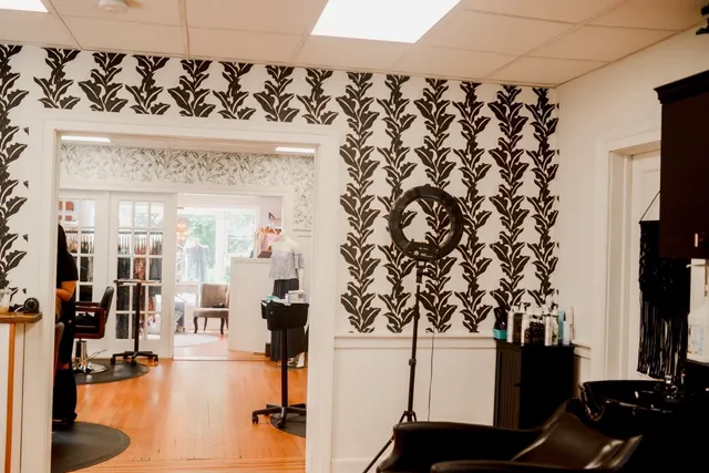 Main Roots Salon