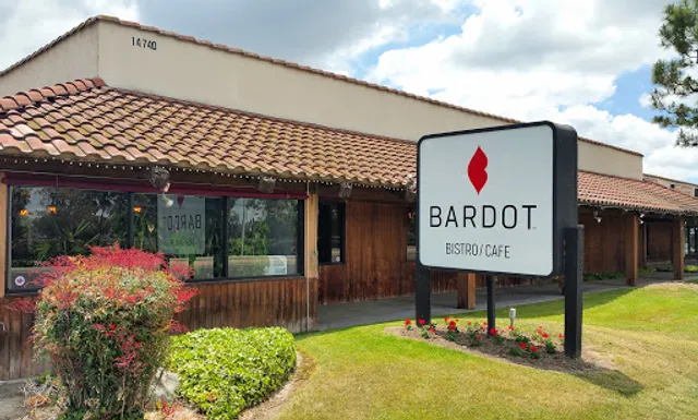 BARDOT Bistro Café