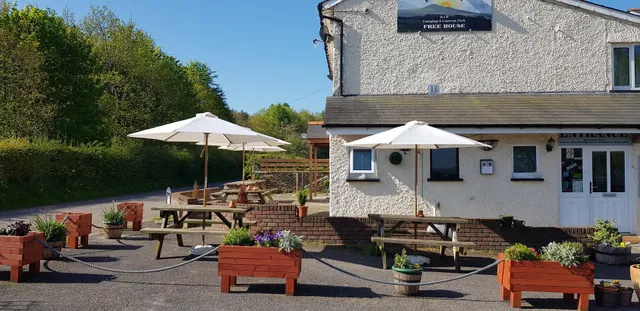 Rivers Edge Pub & Campsite