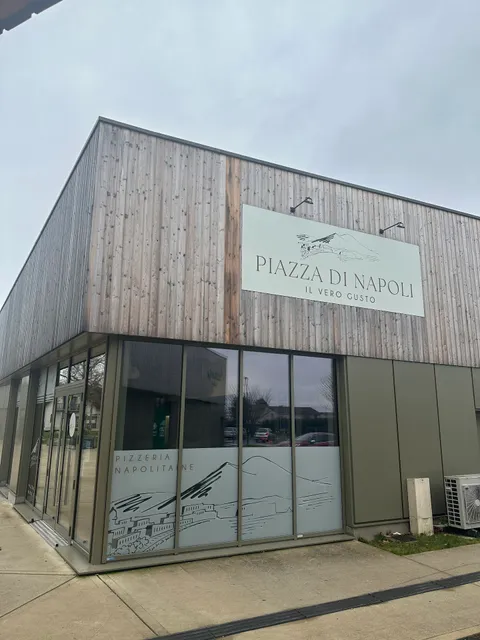 Piazza Di Napoli