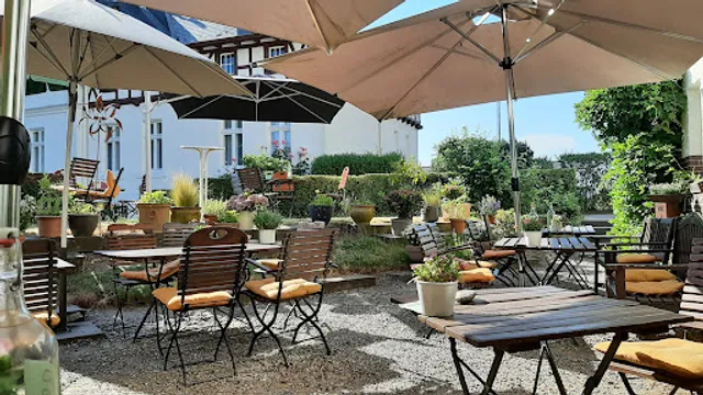 Alte Schwimmhalle am Schloss