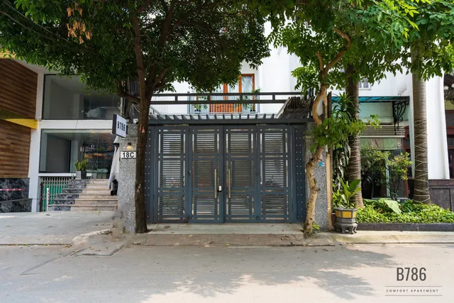 B786 Airport Homestay