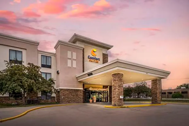 Comfort Suites East Lincoln - Mall Area