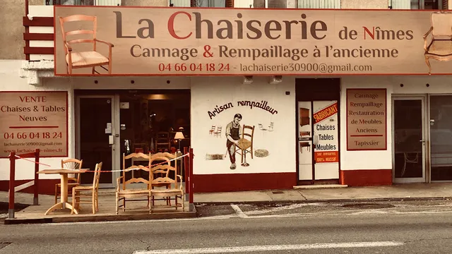 La Chaiserie De Nimes Rempaillage paillage de chaise Cannage de chaise a nimes tapissier a nimes.
