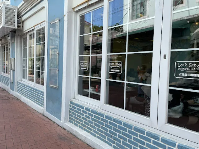 Lord Stow's Garden Café