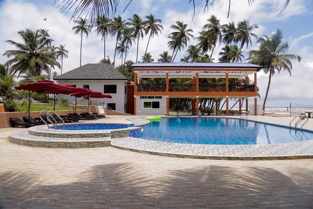 Tenack Hotel & Resort, Nzulezu