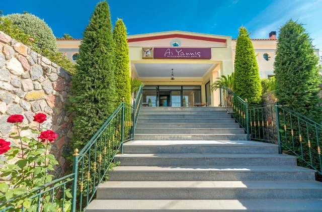 Ai Yannis Suites and Apartments Hotel