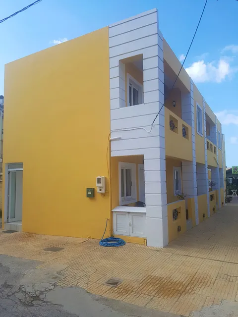 Raph's Studios-Apts By The Sea