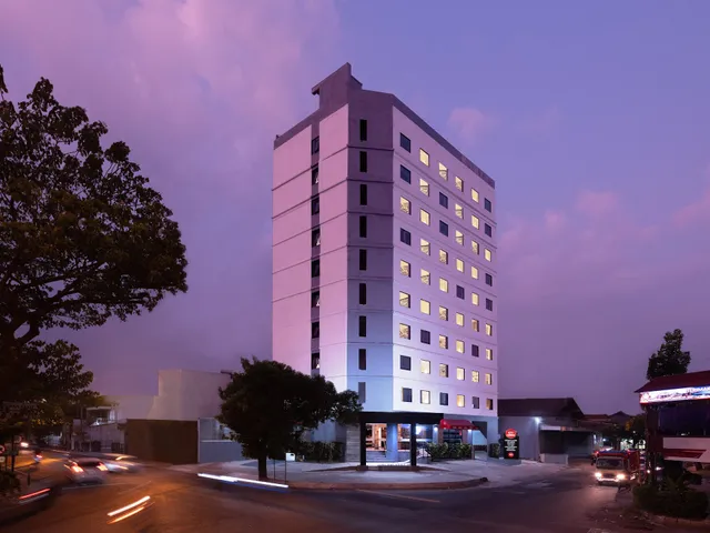 Hotel Neo Gading Solo