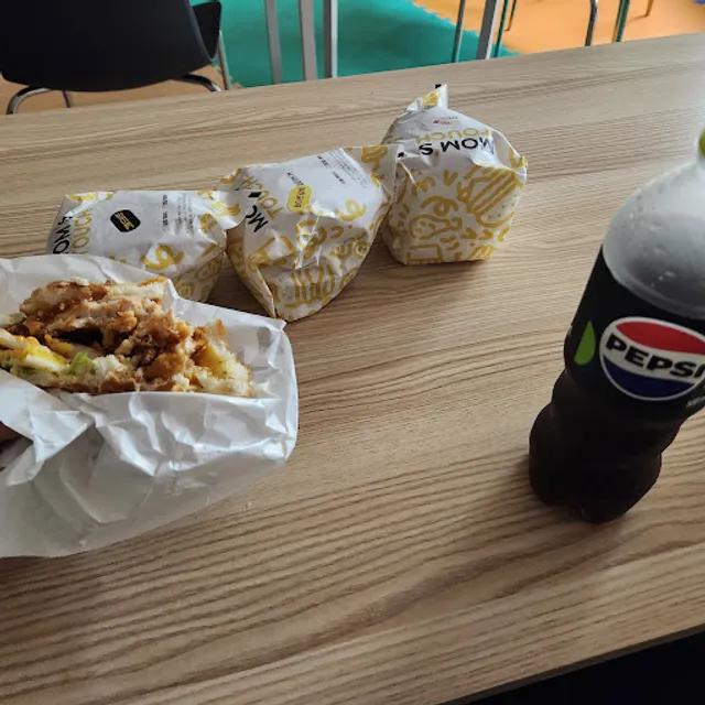 맘스터치 안성진사리점