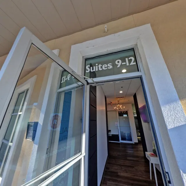 Uniquely Claudia Boutique