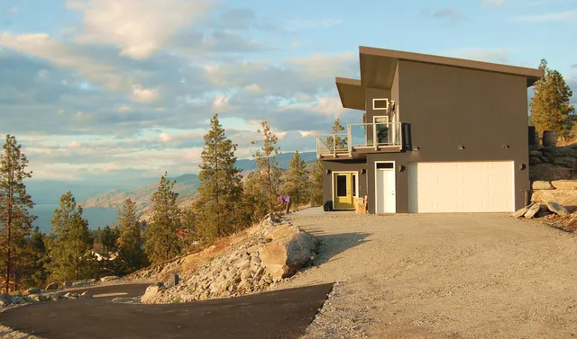 Singing Marmot Guest Suites