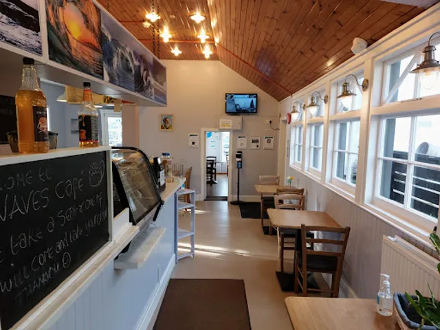 Waves Café