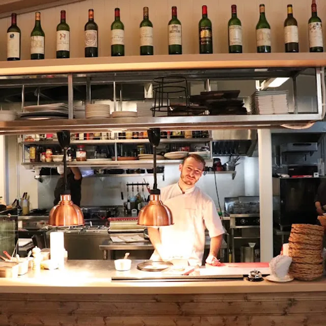 Lovemetender Restaurant เลิฟมีเทนเดอร์ (สุขุมวิท31)