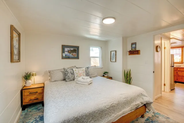 Walk to Beach: Dog-friendly Cabin in Glenbrook!