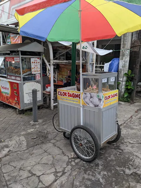 Cilok daging bumbu kacang spesial