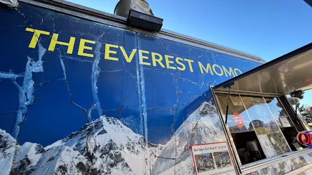Everest Momo