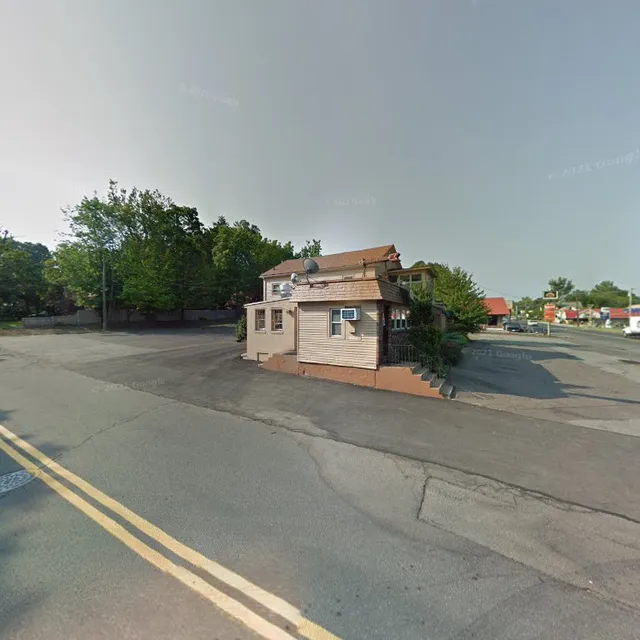 Dog house bar & grill