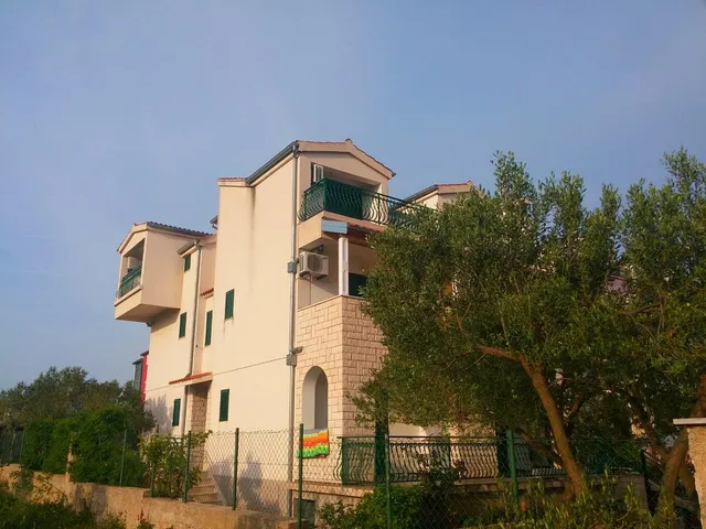 Apartments & Rooms Saric