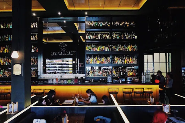 Almaluna Bar & Resto