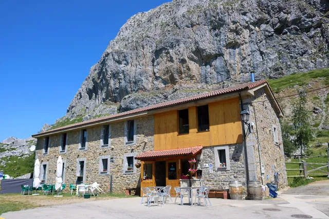 Albergue de Maraña. Montaña de Riaño y Mampodre. Alojamiento, desayuno y comida.