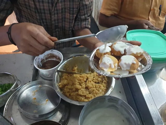 Sadar Ke Prasiddh Pani ke Batashe