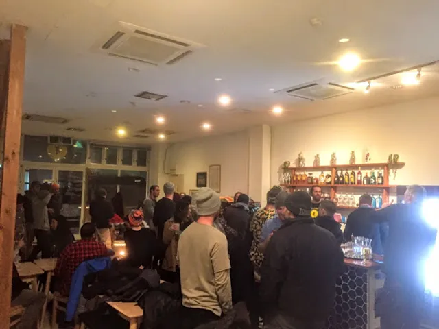 FULL CIRCLE snowsurf Cafe - Restaurant - Bar