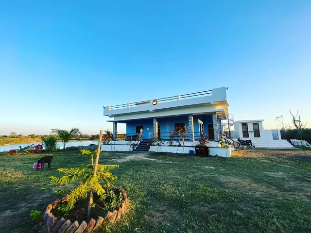 Jera farmhouse & Lakeside stay