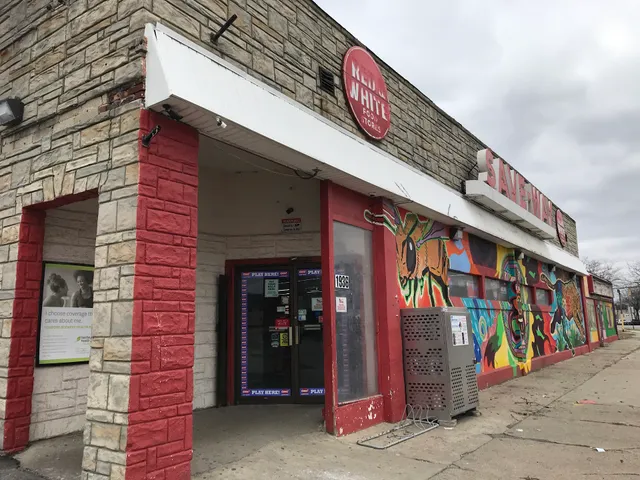 Saveway Market Red & White